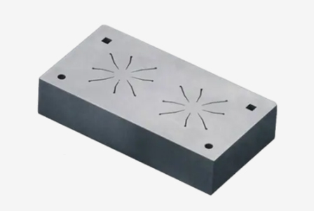 ワイヤー放電加工機 - CNC